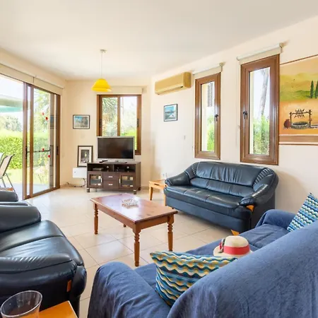 Halima Fostira 别墅 *