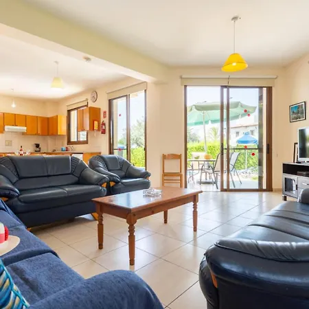 Halima Fostira * Polis