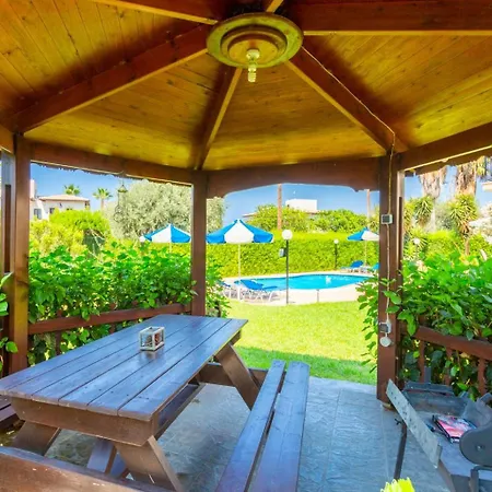 Halima Fostira * Polis