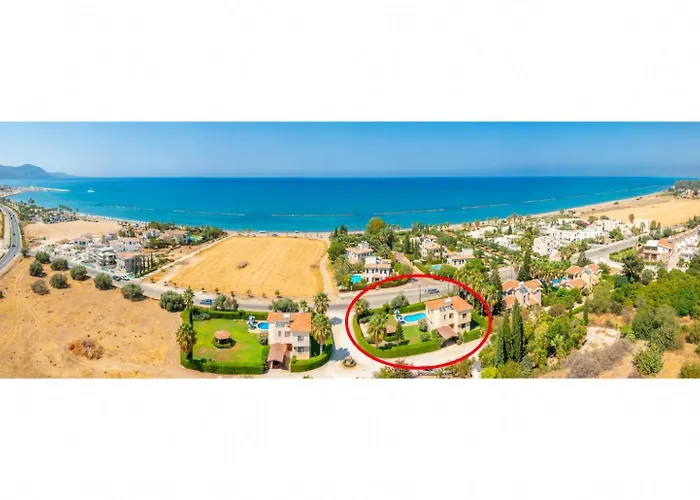 ヴィラ Halima Fostira Polis