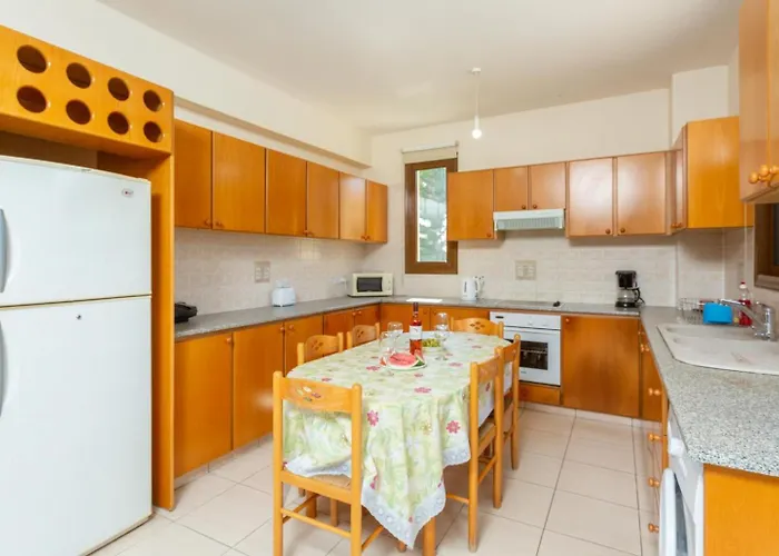 Halima Fostira Βίλα *